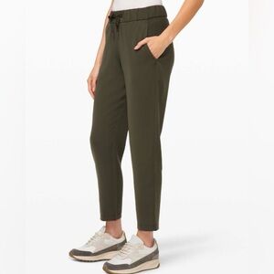 Lululemon On the Fly 7/8 Pant *Woven. Dark Olive. Size 2